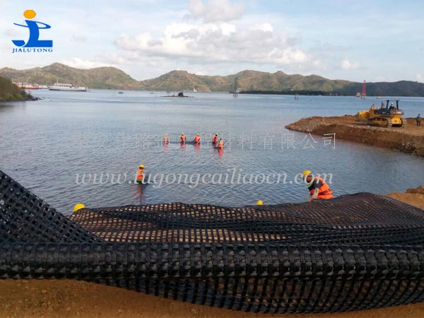 經(jīng)編滌綸土工格柵